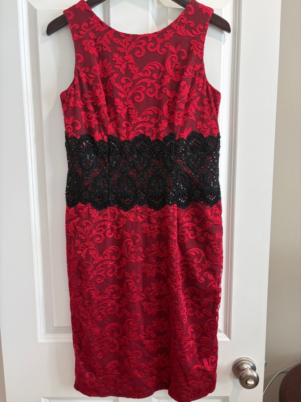 Alex Evenings 8 Red Lace Midi Dress with Black Beaded Waist cocktail lined EUC